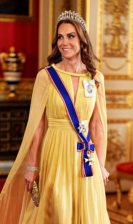 Prințesa Kate în rochie galbenă și cu tiara Queen Mary's Lover's Knot, GettyImages (11) jpg