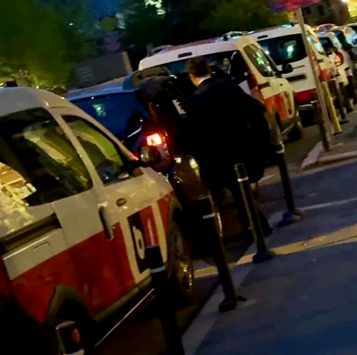 Nicușir dan se urcă în mașină după un interviu la B1. FOTO: Digi24
