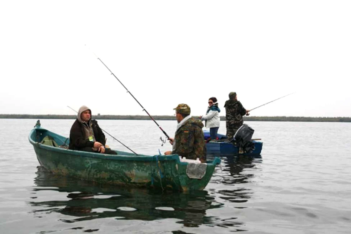 De pe 8 aprilie se interzizce pescuitul. Sportivii pot opta pentru „catch and release“ FOTO Adevărul