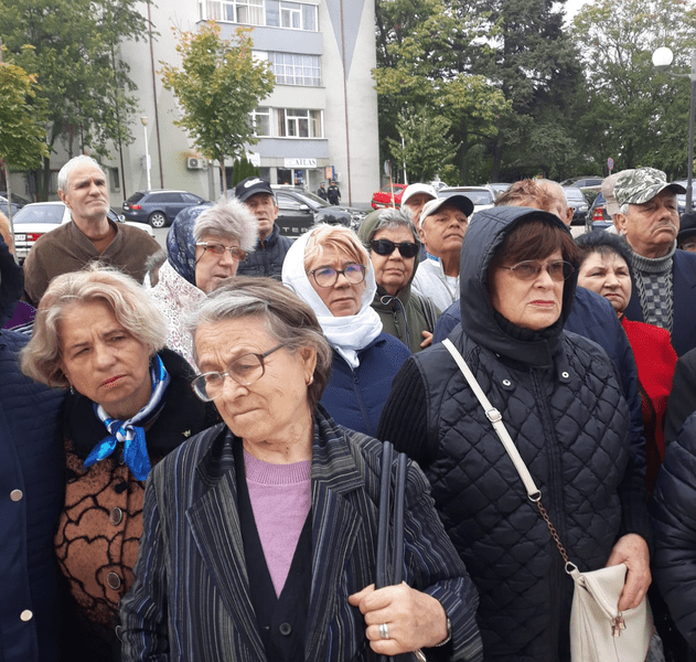 Pensionarii au ieșit în stradă. „Banii se duc pe medicamente și facturi. Acum suntem îngroziți de scumpiri“ 