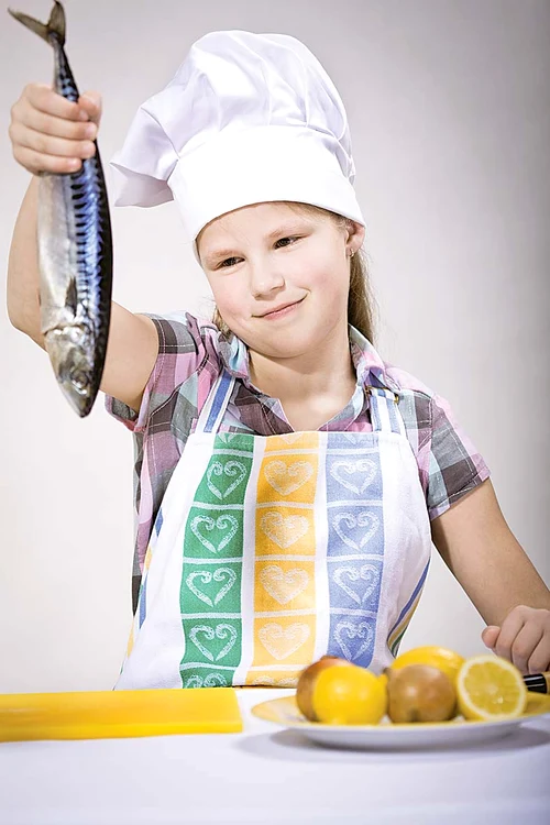 
    Specialiştii recomandă  2-3 porţii de peşte pe  săptămână. Un kilogram  costă între 15 şi 40 de lei  