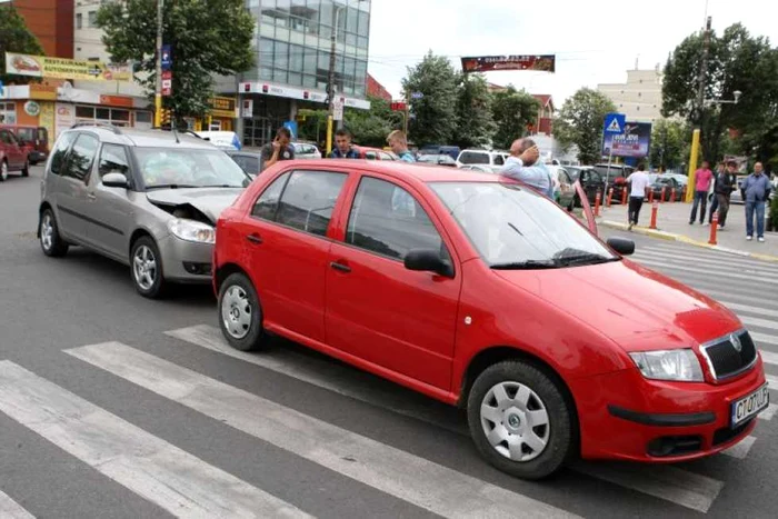 În accidentul de la Delfinariu a fost rănit şoferul Skodei care circula regulamentar