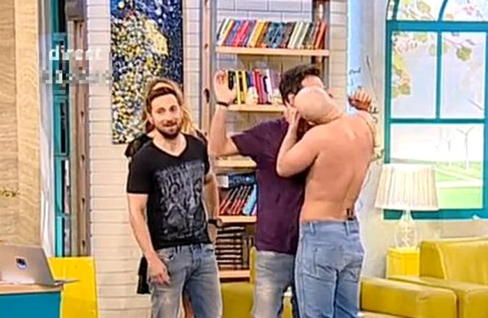 Mihai Bendeac l-a sărprins pe Simion cu gestul săuFoto: captură Antena 1