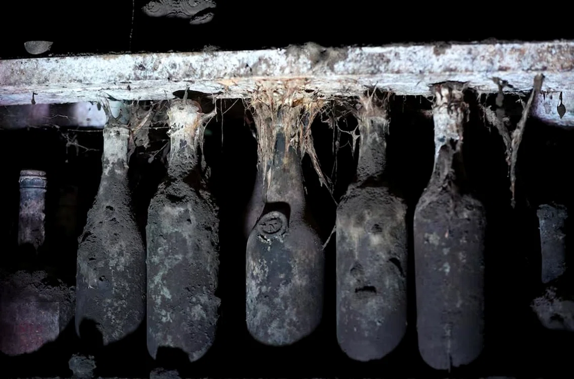 Colecția de vinuri rare care a aparținut lui Stalin, deschisă pentru prima oară. Foto: Reuters