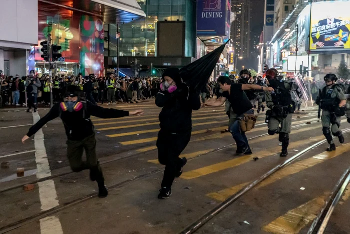 Proteste la Hong Kong şi ciocniri cu poliţia FOTO Guliver / Getty Images