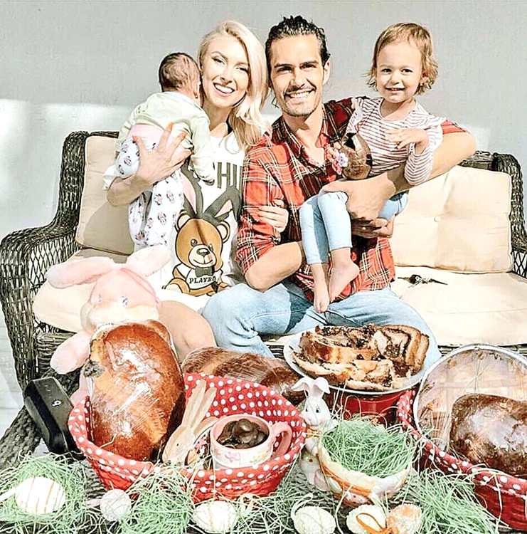 Andreea Bălan,  George Burcea  şi fiicele lor,  Clara şi Ella