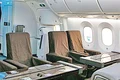 Aeronava, mobilată cu fotolii de piele are o capacitate de 80 de pasageri jpeg