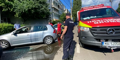 Bebelus blocat in auto FOTO IPJ 