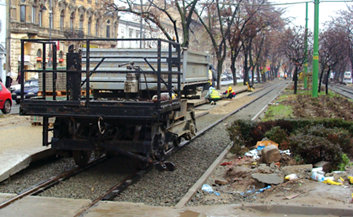 La liniile din centru încă se lucrează