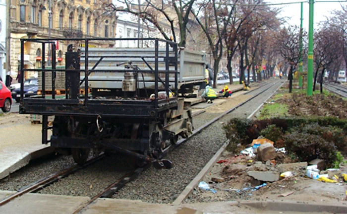 La liniile din centru încă se lucrează