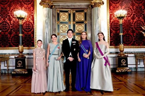 Prințul Christian al Danemarcei la majorat, alături de prințesele Estelle, Ingrid Alexandra, Amalia și Elisabeta. FOTO: Casa Regală daneză