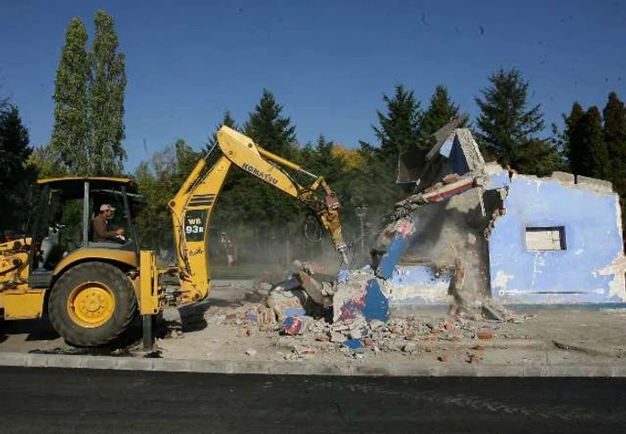 Construcţiile dezafectate erau abandonate şi într-o stare avansată de degradare