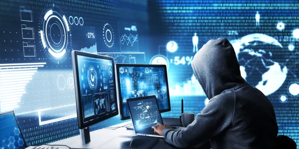 Hacker hacking computer laptop ransomware FOTO Shutterstock