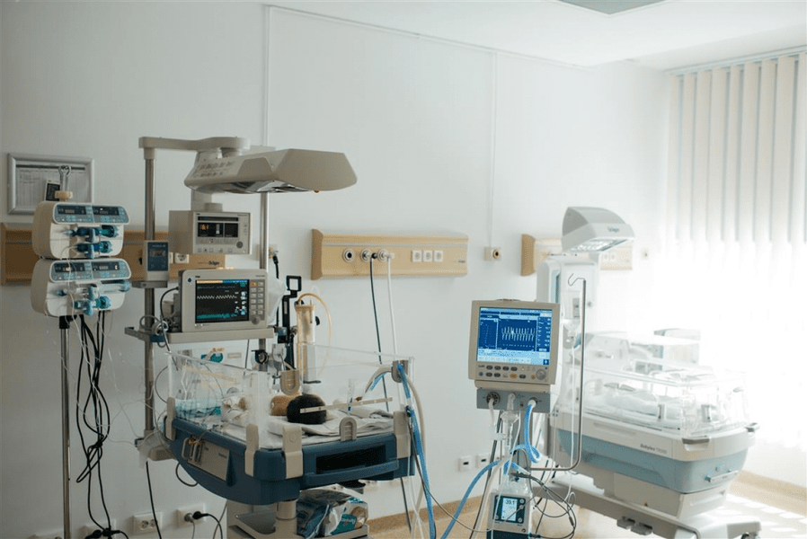 Trei bebeluși morți în spitalul din Cluj. Medici acuzați de uciderea lor. „Copilul meu avea o șansă la viață dacă i se făcea hemocultură”
