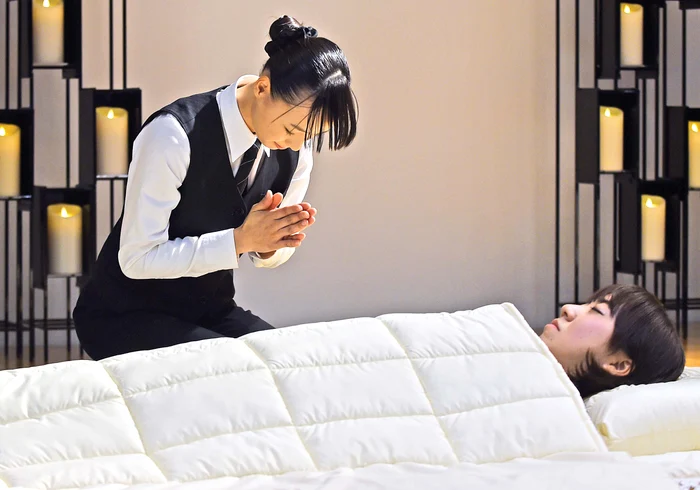 La Tokyo, are loc prima competiţie din lume la care participanţii... fac pe morţiiFoto: AFP