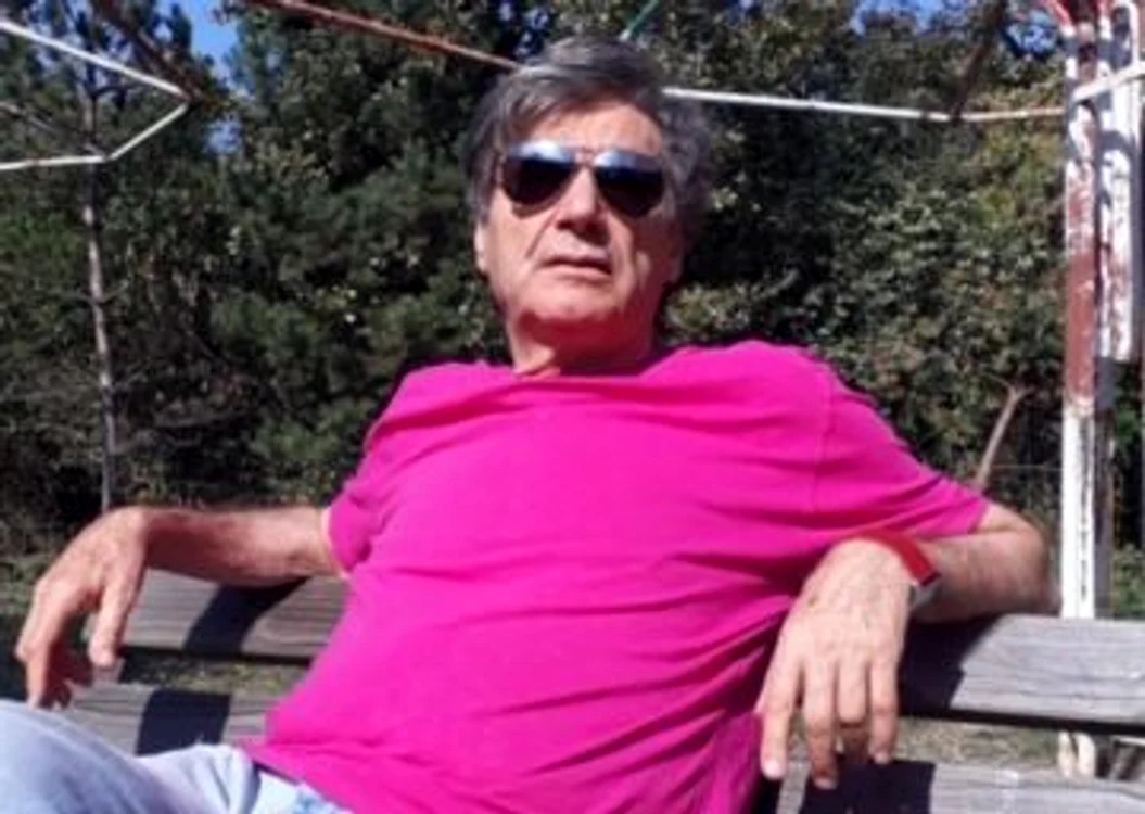 „Teatrul devine o necesitate cînd acompaniază trăirea și gîndirea” – interviu cu regizorul Alexander HAUSVATER jpeg