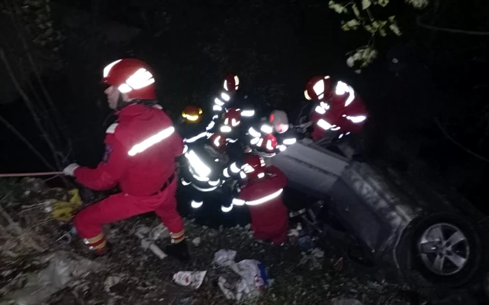 Terenul abrupt a făcut deosebit de dificilă intervenția salvatorilor FOTO: ISU Olt