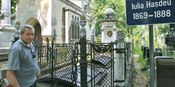 Monumentul funerar al Iuliei Haşdeu este unul dintre cele mai cunoscute obiective ale Cimitirului Bellu  