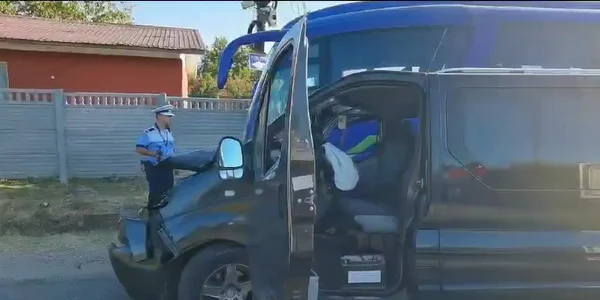 Accident în Olt, între un autocar și o autoutilitara (1) mp4 thumbnail png