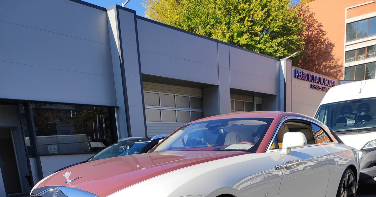 Primul Rolls Royce electric, Spectre, fotografiat la RAR Griviţa
