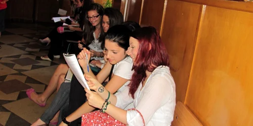 Absolvenţii de liceu au dat piept cu Bac-ul