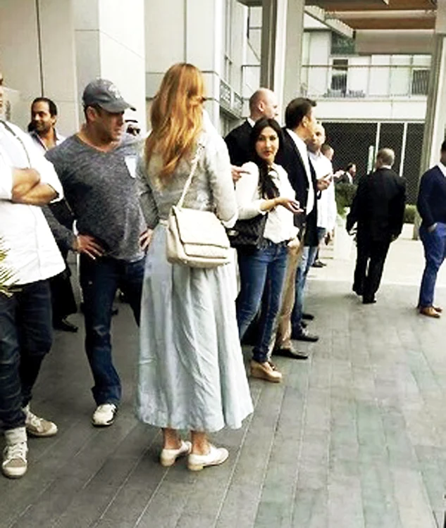 Cei doi au fost surprinși în Dubai, acolo unde actorul filmează pentru ”Sultan”