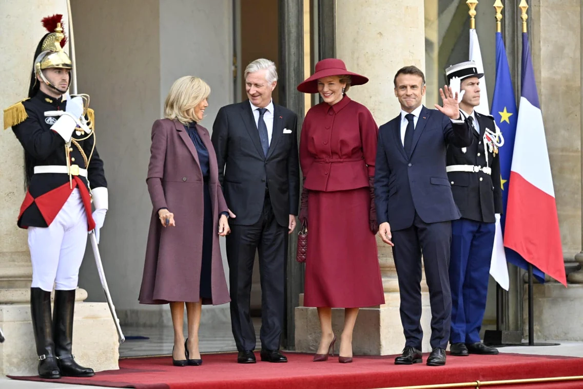 Emmanuel Macron, Regina Mathilde, Regele Philippe al Belgiei și Brigitte Macron la Palatul Elysee. FOTO: Casa Regală belgiană