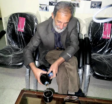 Gholamreza Ardeshiri a început să consume băuturile acidulate în 2006 / Foto: OddityCentral