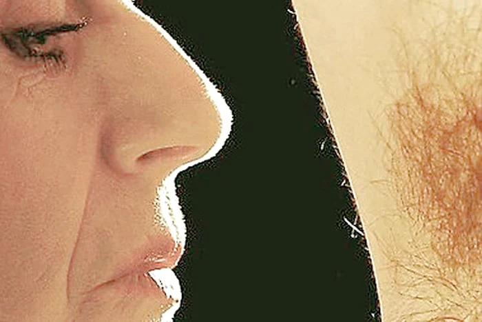 E plătit să mănânce papa câinelui