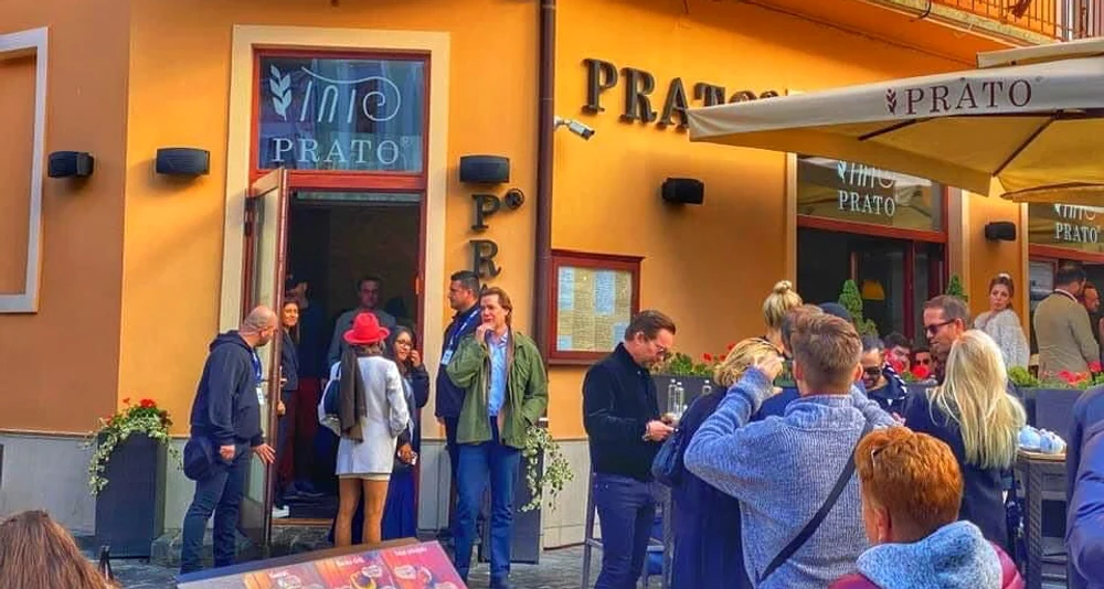 Invitații lui Musk, la masă în Brașov Sursa: Facebook