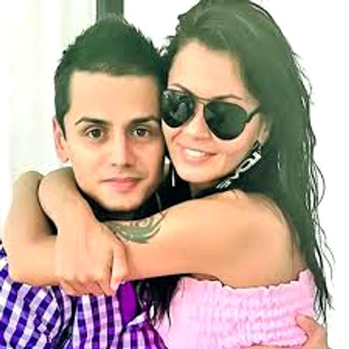 
    Oana Zăvoranu, împreună cu fostul iubit, Răzvan DumitrescuFoto: arhiva personală  