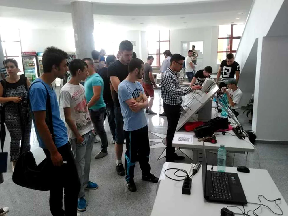 Concursul profesional “roboţi în acţiune” UVT