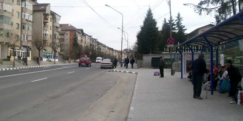 În apropierea sediului Poliţiei este locul de unde pleacă în cursă „piraţii aerului”