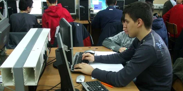 Cei mai buni elevi la fizica din tara se intrec la Oltexpo, Calimanesti
