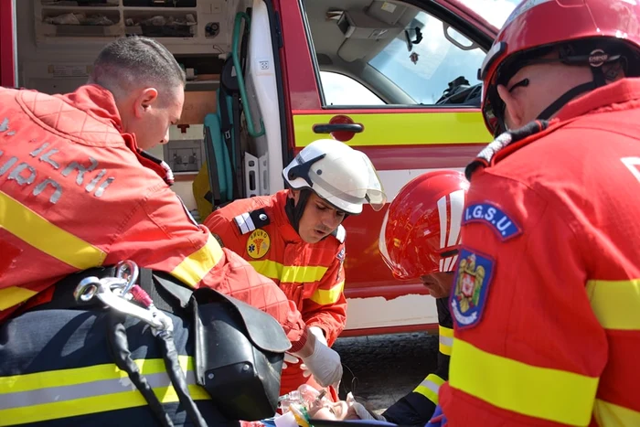 Au intervenit trei echipaje SMURD şi cinci ambulanţe. FOTO arhivă Facebook IGSU