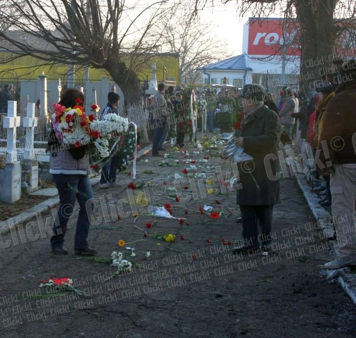 Vasile Muraru l-a condus pe Nae Lăzărescu, partenerul său de scenă, pe ultimul drum (Foto: Ştefan Borcea)