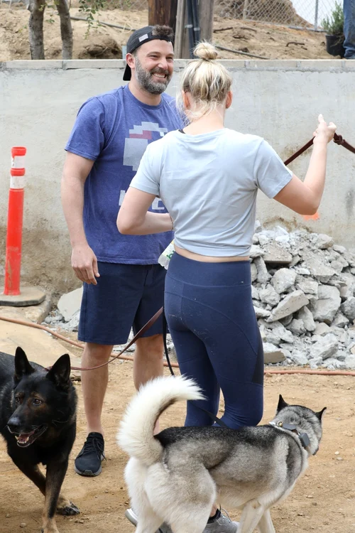 Ben Affleck goes hiking with his girlfriend Lindsay Shookus jpeg