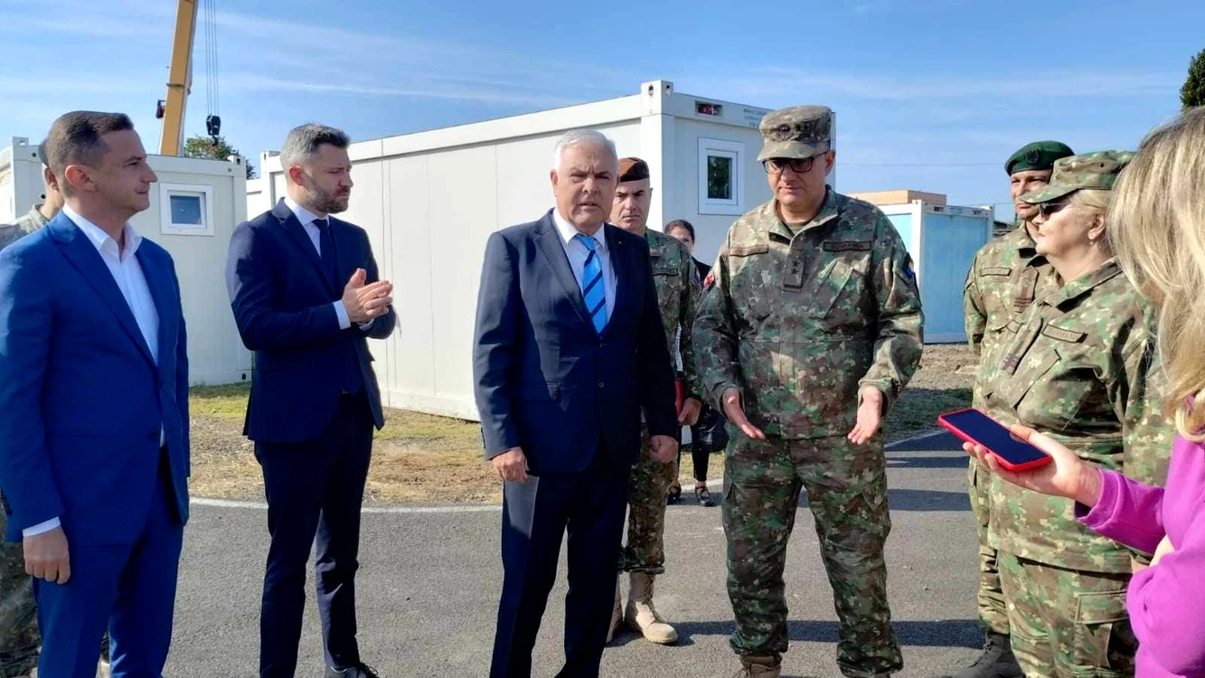 Armata a început să preia containerele de pe stadionul CFR FOTO Ștefan Both