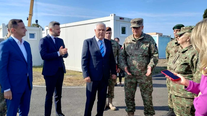 Armata a început să preia containerele de pe stadionul CFR FOTO Ștefan Both