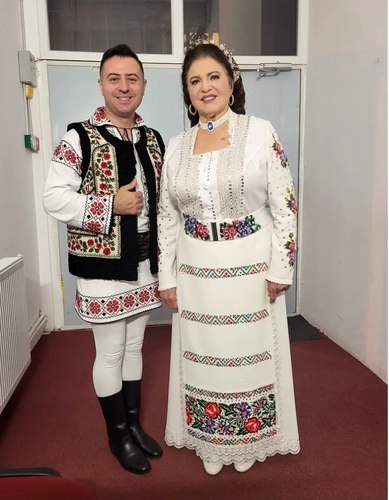 Irina Loghin, în costulm de baie, alături de fiul ei, Ciprian Sursa Instagram 