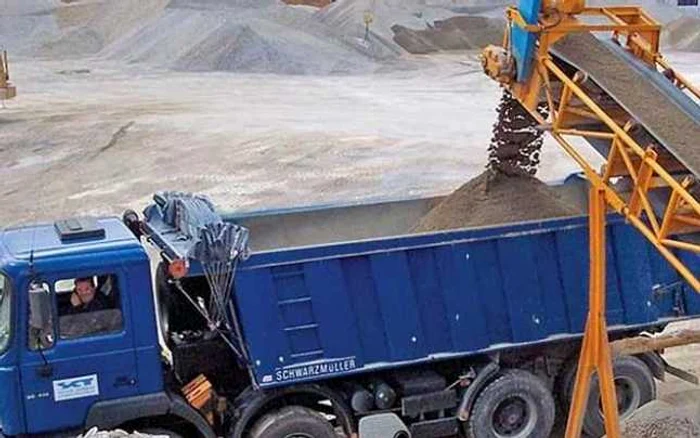 Nisipul a fost restituit societăţii păgubite