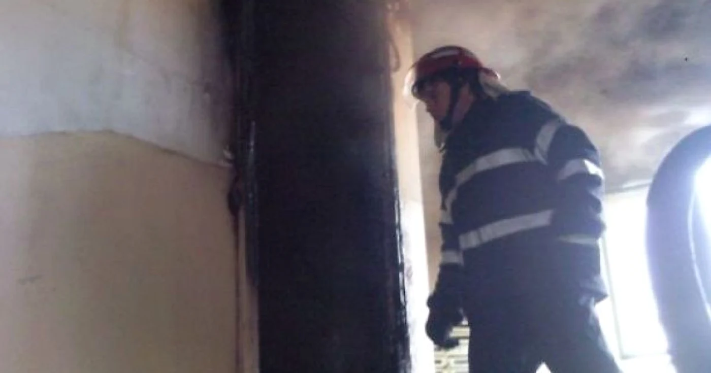 Judecătorul căruia i-a fost incendiat apartamentul a suferit arsuri când a vrut să iasă din casă FOTO arhivă