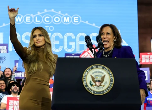 Jennifer Lopez și Kamala Harris