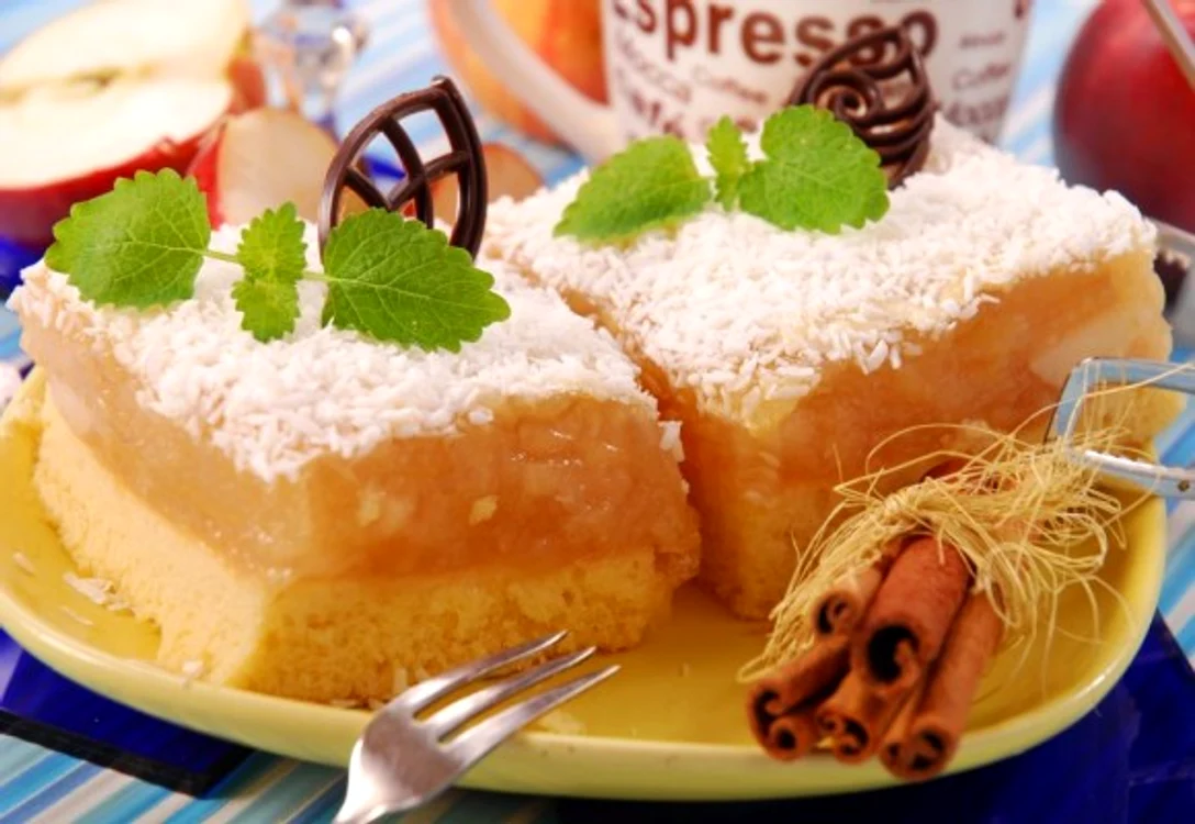 
    Un desert aromat, cu o combinatie inedită de mere acrisoare și fulgi dulci de cocosclickpoftabuna.ro  