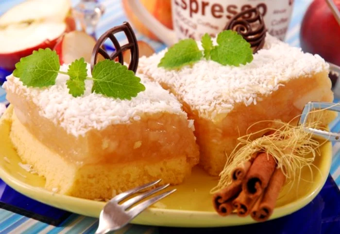 Un desert aromat, cu o combinatie inedită de mere acrisoare și fulgi dulci de cocosclickpoftabuna.ro