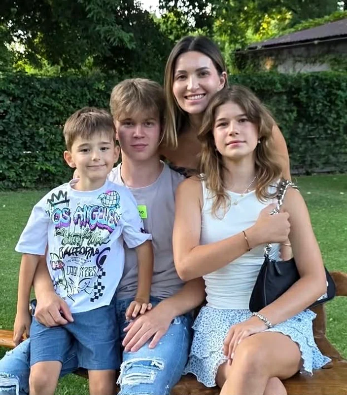 Ela Crăciun petrece 1 mai acasă foto: Instagram
