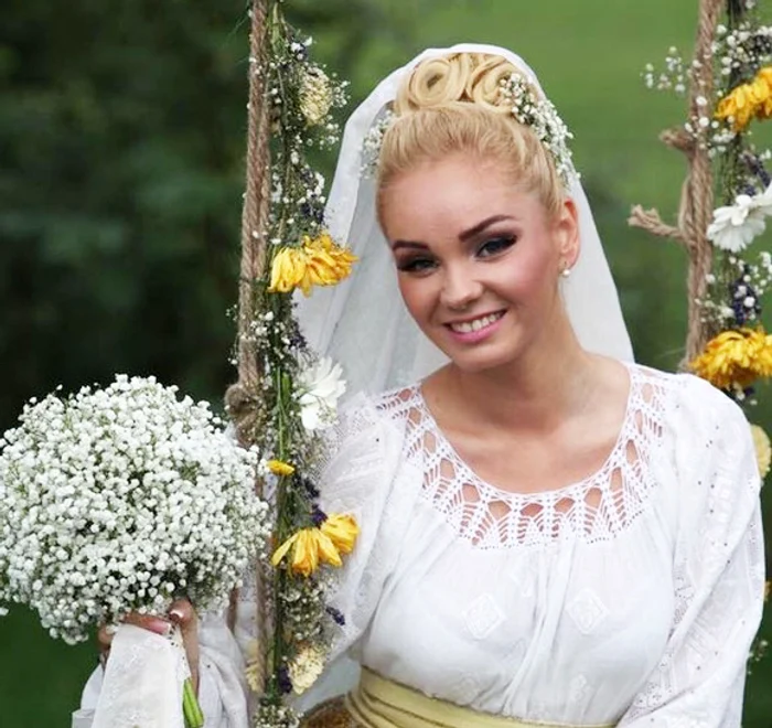 Aceasta este prima rochie a Mariei Constantin, pe care a purtat-o la cununia religioasăFoto: arhiva personală