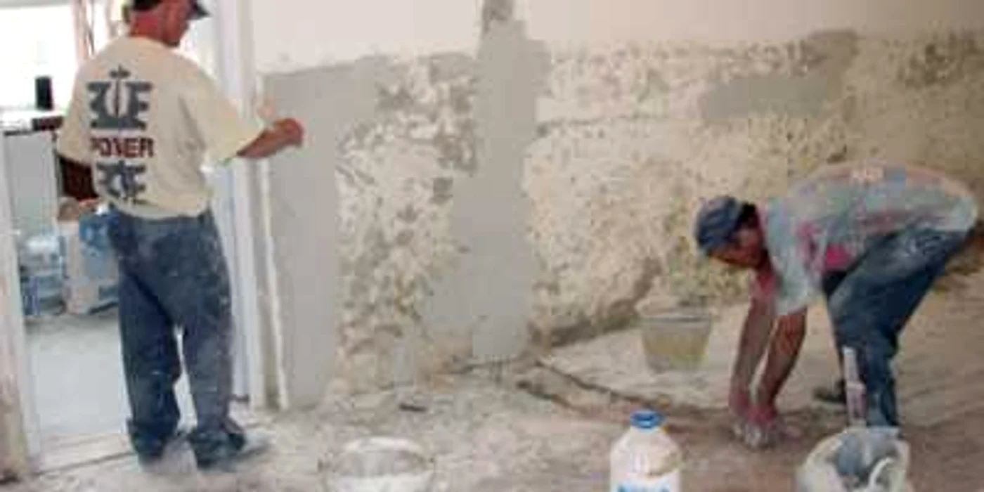 Constructorii îşi recuperează o parte din bani