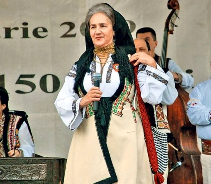 Autoritățile din Suceava au premiat-o pe artistă pentru întreaga carieră, iar o stradă din județ poartă numele cântăreței Sursă foto: Arhivă Click!