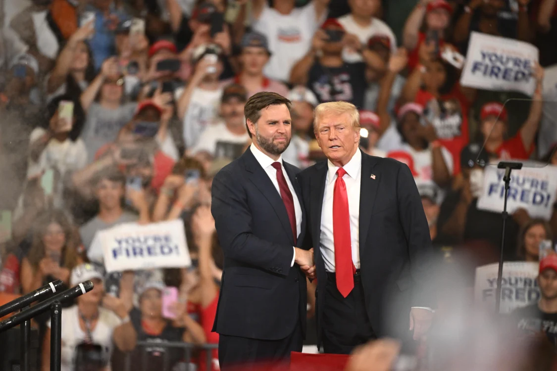 Donald Trump și partenerul său JD Vance la un miting de campanie din Georgia FOTO EPA-EFE